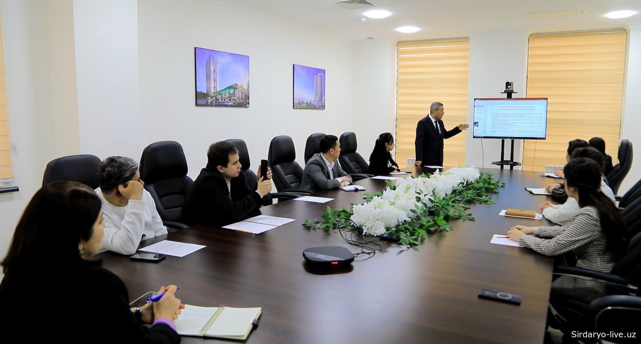 Гулистон шаҳар адлия бўлимида очиқлик ва шаффофликка бағишланган матбуот анжумани ўтказилди